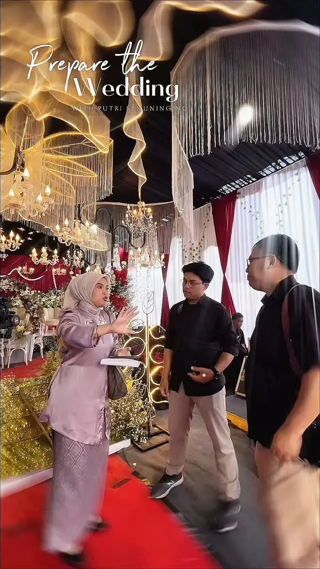 Cuplikan Putri membantu koordinasi acara pernikahan